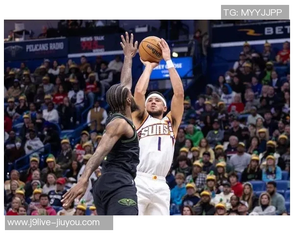 布克第三节强势回归5投4中砍下12分助力球队成功反超比分 布克第三节强势回归5投4中砍下12分助力球队成功反超比分