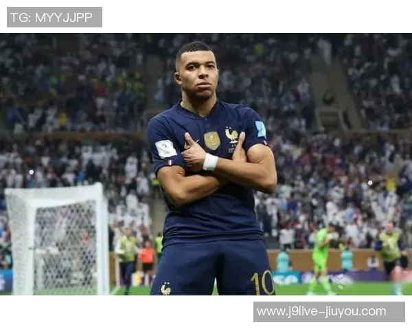 姆巴佩分享庆祝照片称国家德比胜利归球队活力无限展现精彩表现 姆巴佩分享庆祝照片称国家德比胜利归球队活力无限展现精彩表现