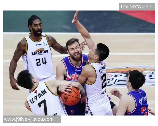 弗兰克解析西蒙斯替补原因强调联赛杯表现影响决策 弗兰克解析西蒙斯替补原因强调联赛杯表现影响决策