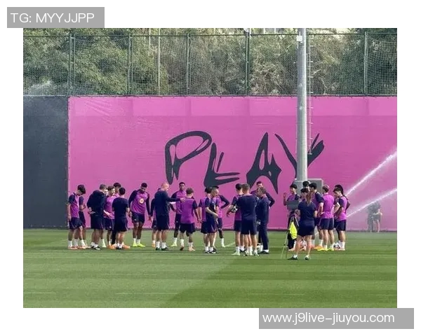 拉菲尼亚缺席训练情况堪忧孔德相对较好引发关注 拉菲尼亚缺席训练情况堪忧孔德相对较好引发关注