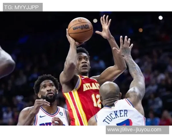 亨特快攻如闪电起飞骑扣恩比德大帝瞬间跪倒场上震撼全场